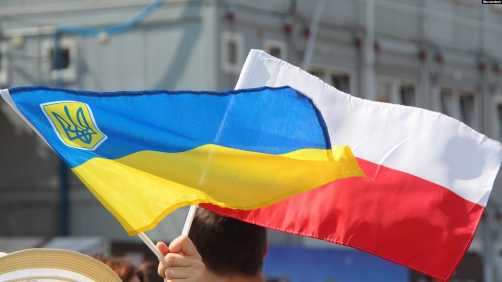 Максимальна допомога Україні і українцям: стратегічна політика Польщі і її консервативного уряду