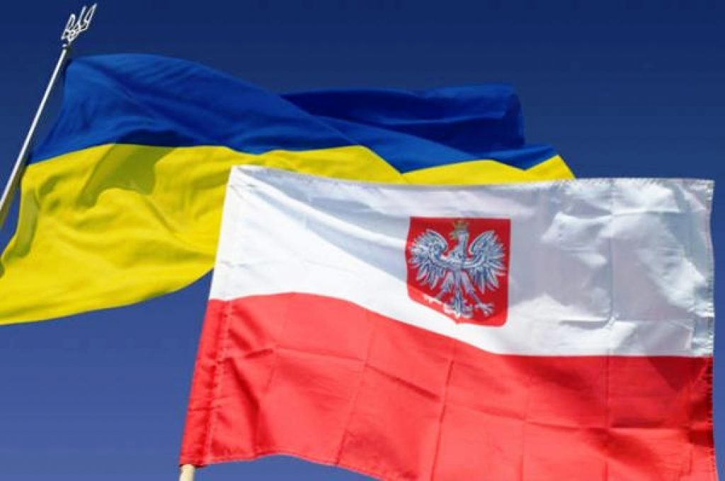 Політика уряду Польщі: заборона абортів, протидія різнокольоровим лівим, допомога Україні