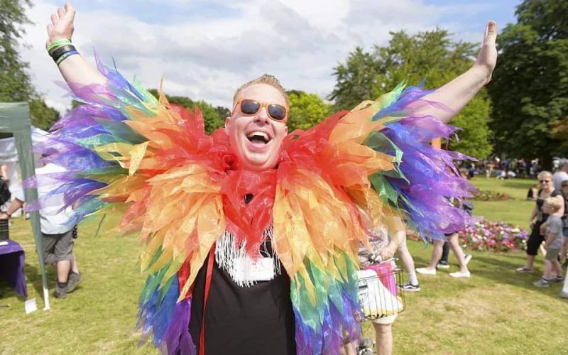 Директор Pride is Surrey у Великобританії та його партнер роками ґвалтували дітей